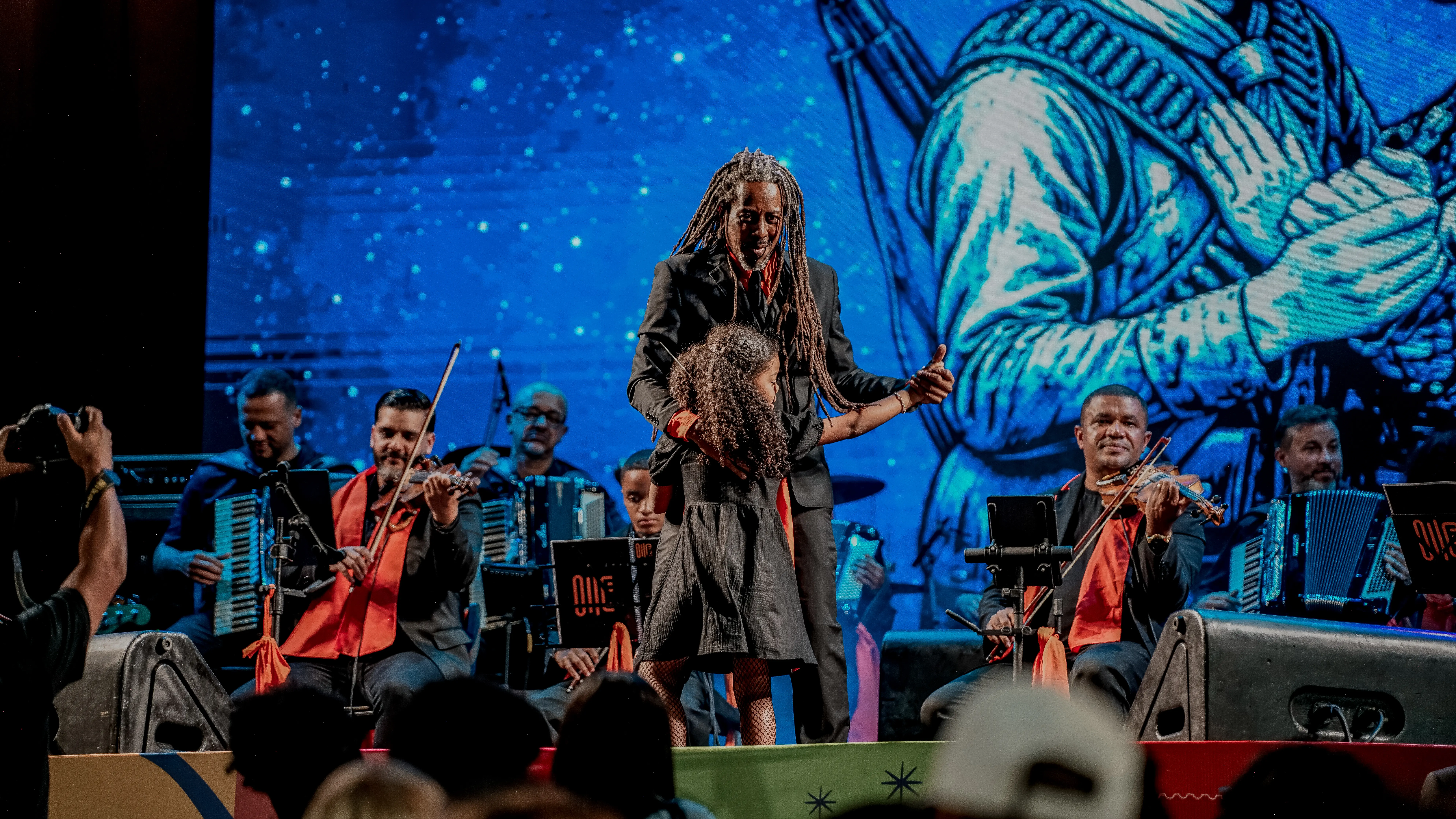 Sanfoneiro tocando sanfona